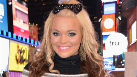 Trisha Paytas Tearfully Responds to Backlash for Coming Out。